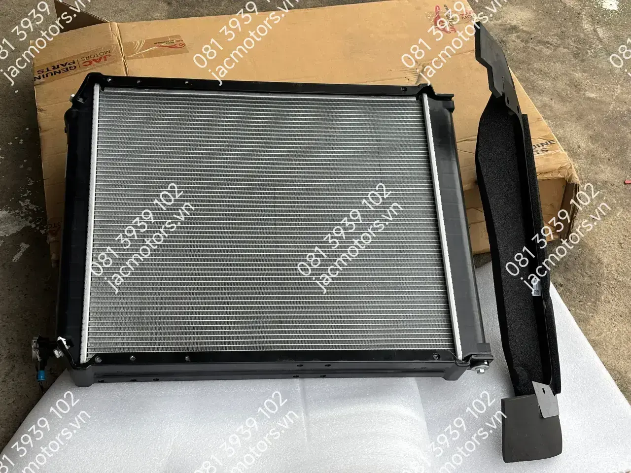 Két nước xe JAC