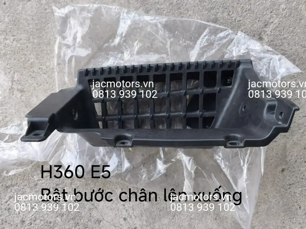 Bậc bước chân lên xuống xe JAC